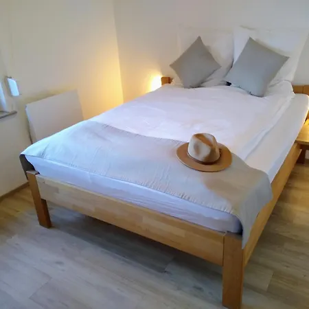 بيت ضيافة Gaestehaus Eifelsteig شليدن