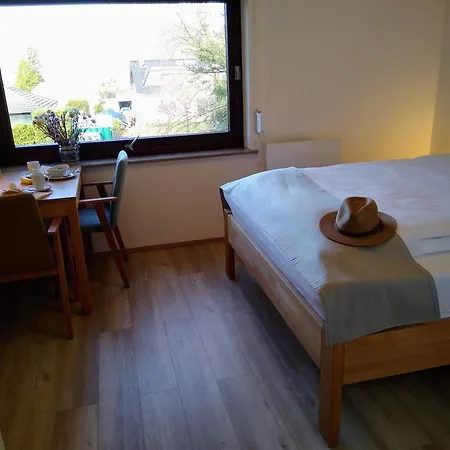 Gaestehaus Eifelsteig بيت ضيافة شليدن